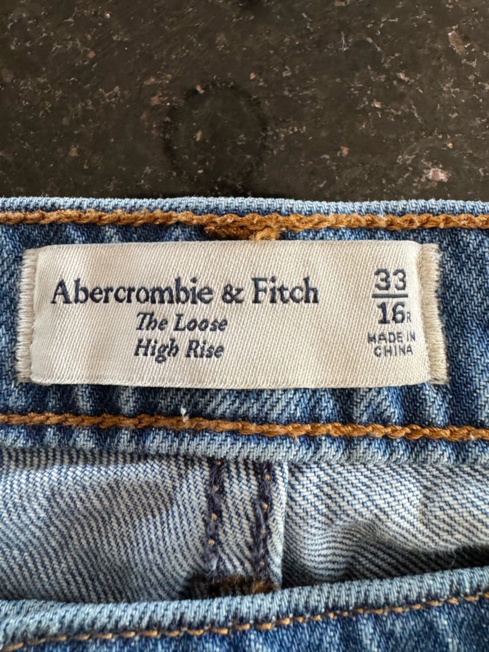 2 pairs A&F women’s jeans in size 33 - Picture 7 of 13